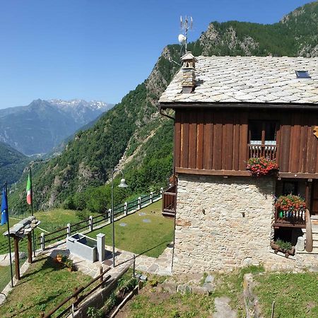 Le Petit Coeur Hotel Fontainemore Екстериор снимка