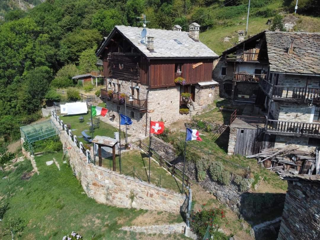 Le Petit Coeur Hotel Fontainemore Екстериор снимка
