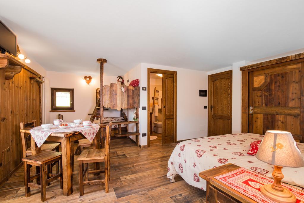 Le Petit Coeur Hotel Fontainemore Екстериор снимка