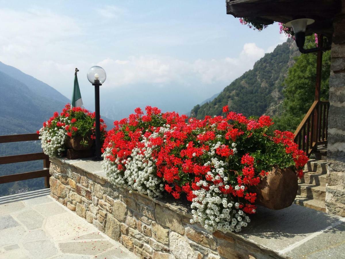 Le Petit Coeur Hotel Fontainemore Екстериор снимка