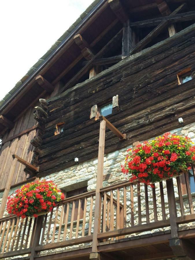 Le Petit Coeur Hotel Fontainemore Екстериор снимка