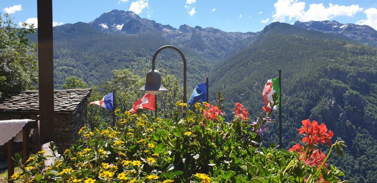 Le Petit Coeur Hotel Fontainemore Екстериор снимка