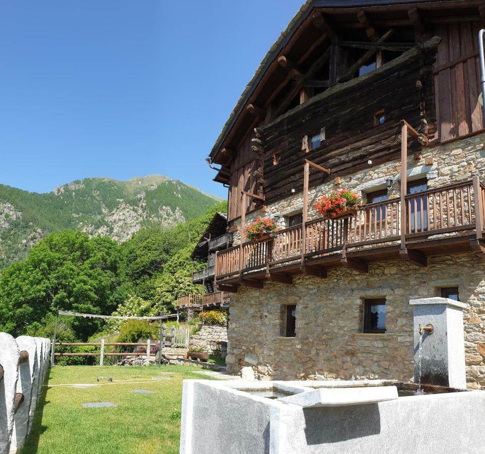 Le Petit Coeur Hotel Fontainemore Екстериор снимка