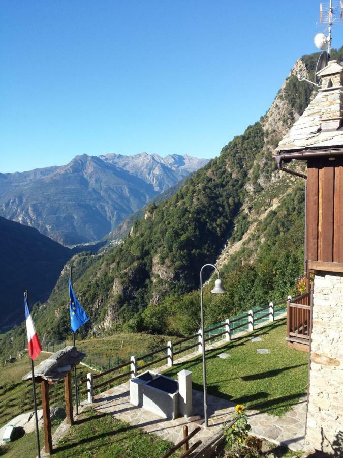 Le Petit Coeur Hotel Fontainemore Екстериор снимка